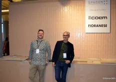 Stefan de Vries (Michel Oprey & Beisterveld) en Maurizio Spadon (Spadon Tegelprojecten). Tijdens Design District liet de onderneming lichtere trendy kleuren zien.